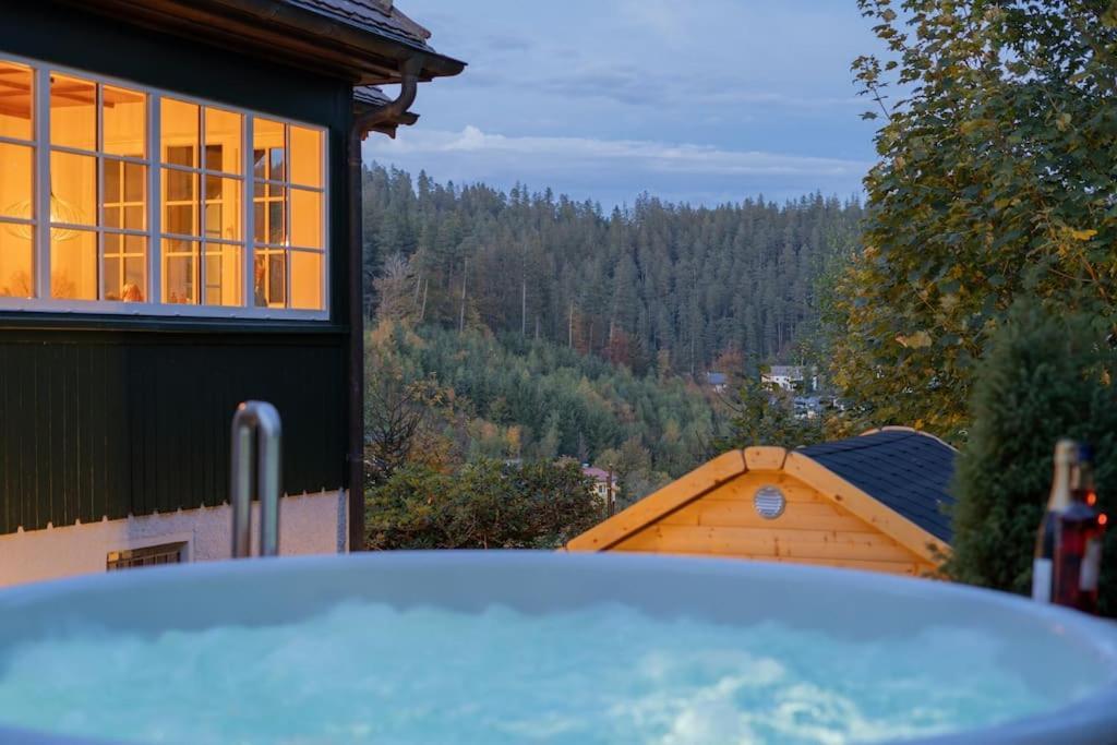 Exklusives Ferienhaus Am Waldrand Mit Whirlpool Und Sauna Villa Schonach im Schwarzwald Exterior foto